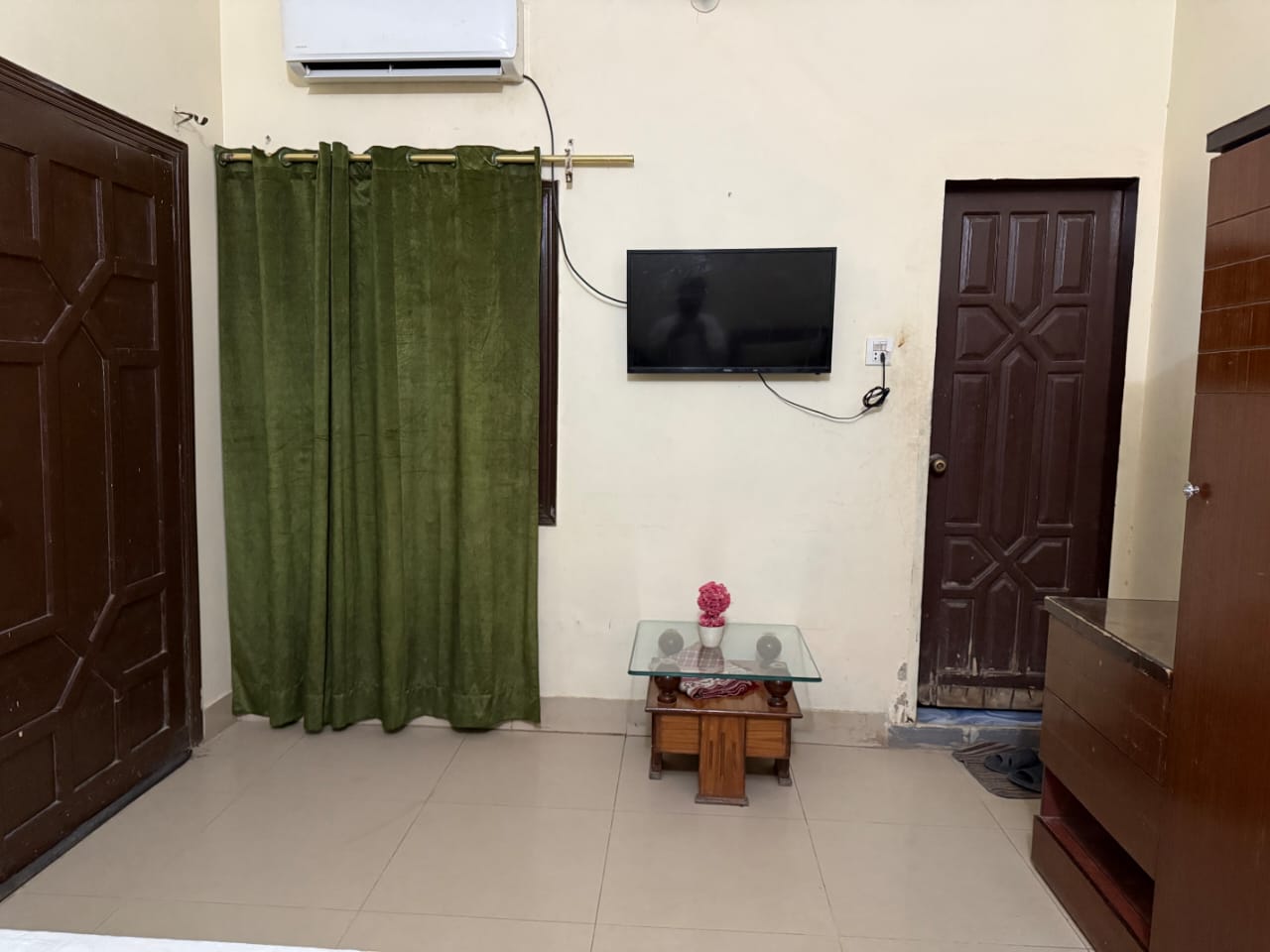 Room with TV